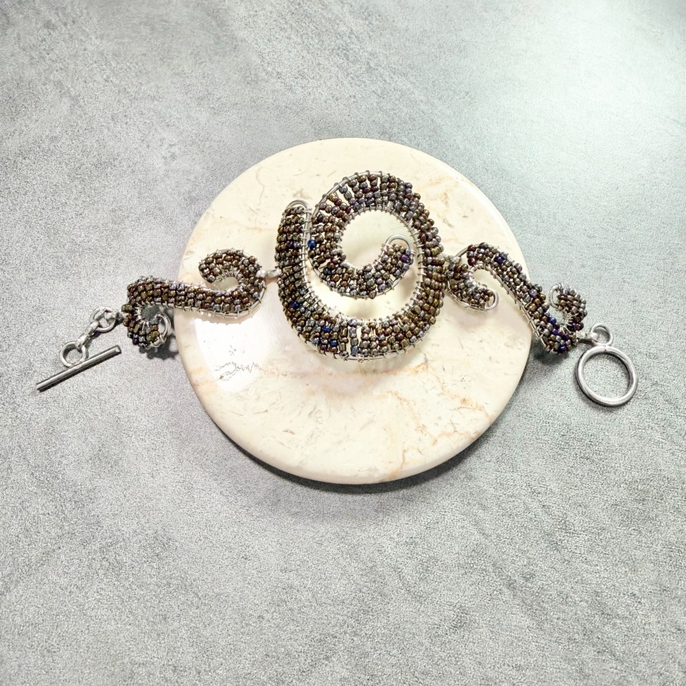 Spiral Gray iridescent Seed Beaded Bracelet - Iridescent Toggle Sliver Tone